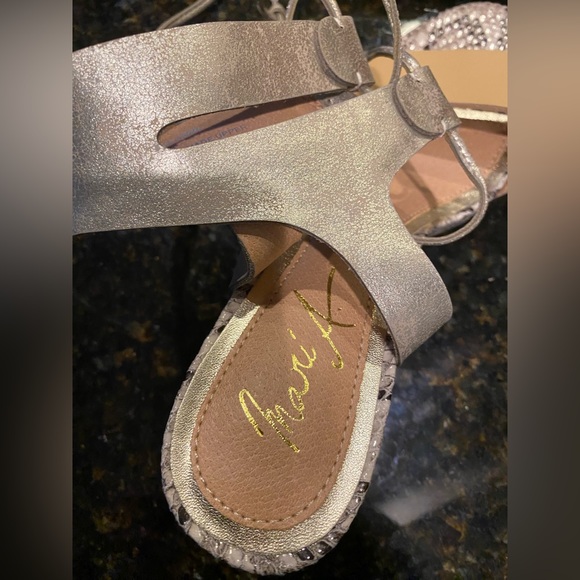 Mari A. Fawn Print Tie Up Sandals Size 8 - Picture 2 of 10